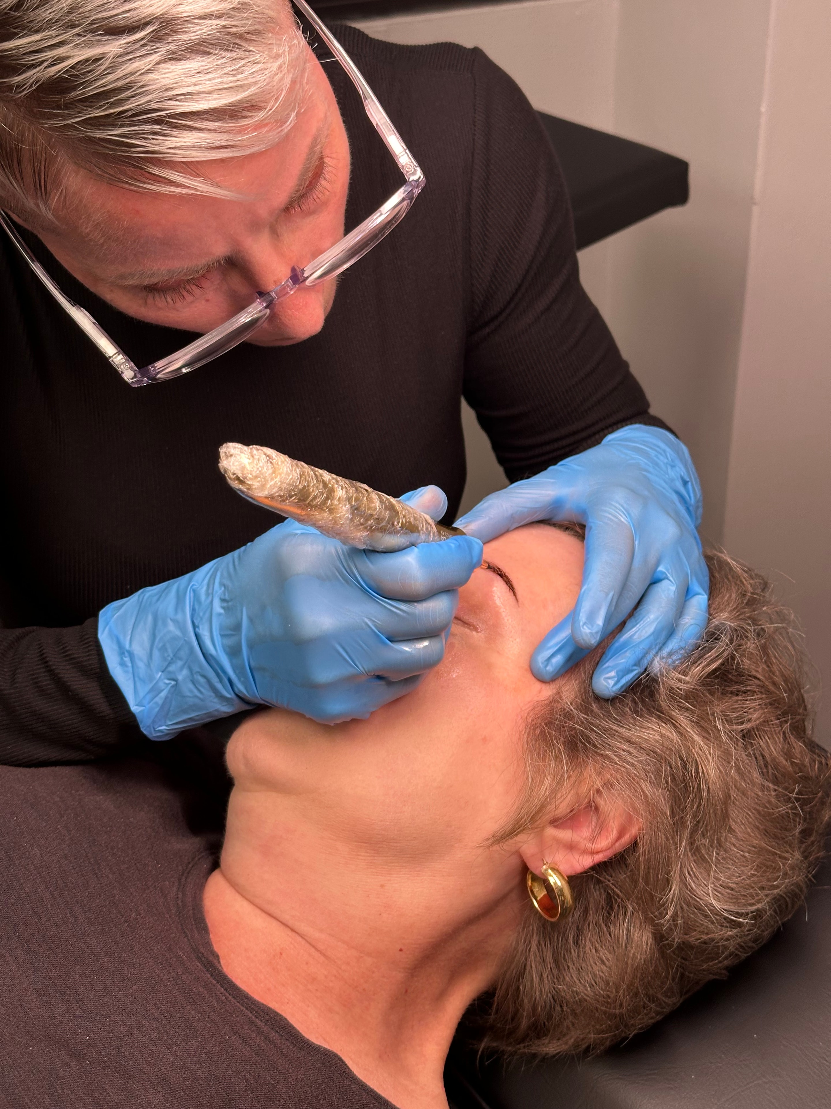 Permanent makeup microblading brow artistry
